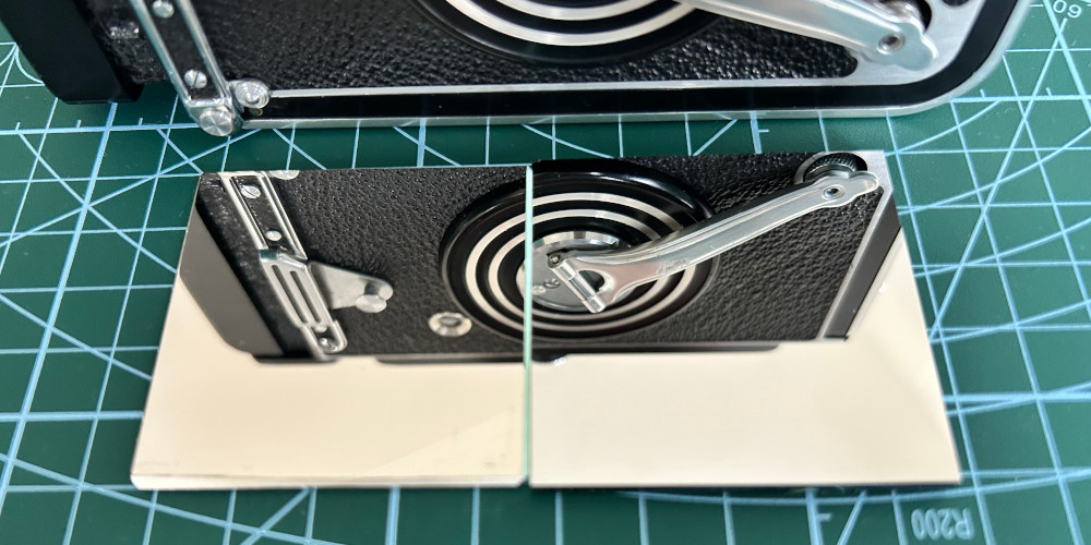 TLR camera mirror comparison